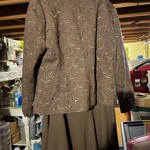 Two price skirt suit